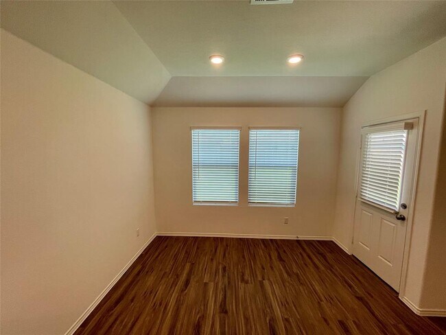 Building Photo - 107 Sophora Dr