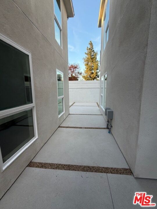 Building Photo - 5191 Lindley Ave