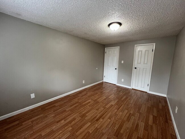 Building Photo - 1 Bedroom 1 Bathroom Apartment in East Denver