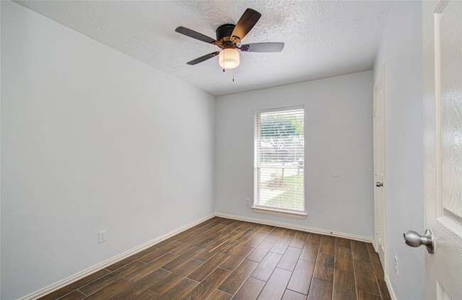 Building Photo - 2702 Fir Crest Ct