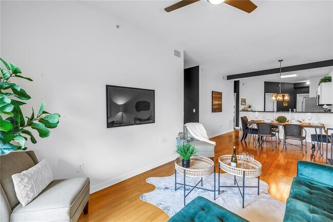 Building Photo - 316 8th St S