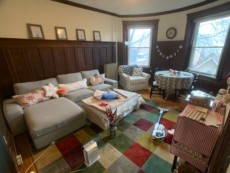 Building Photo - 92 University Rd