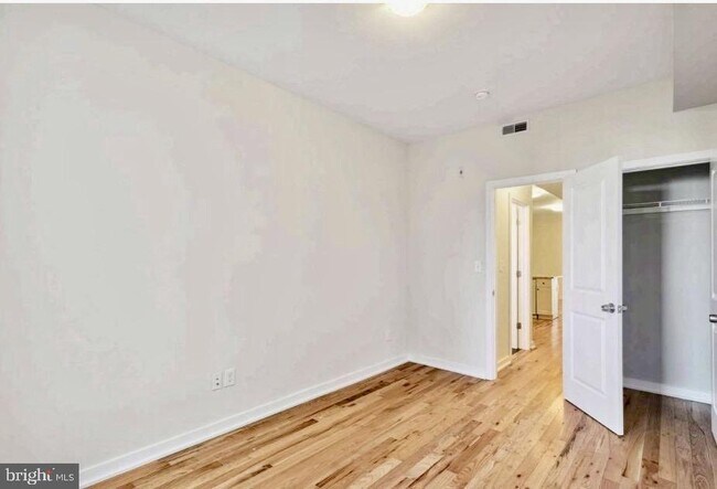 Building Photo - 1206 E Palmer St