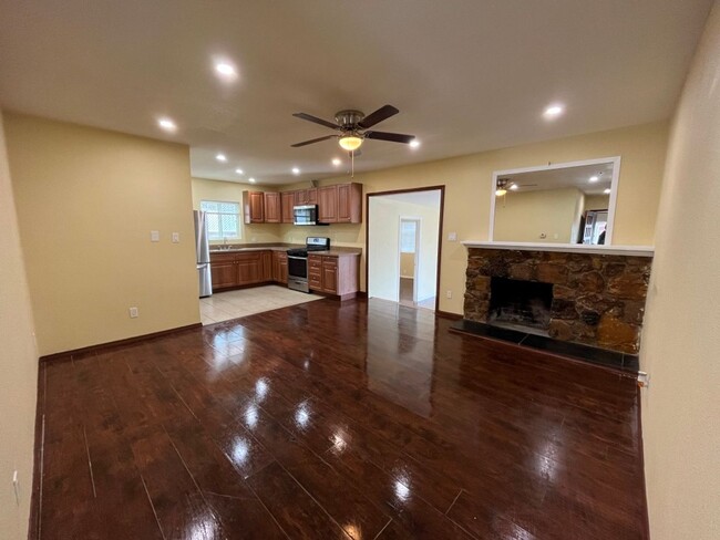 Primary Photo - MOVE IN READY 4+2 w/bonus room + open floo...