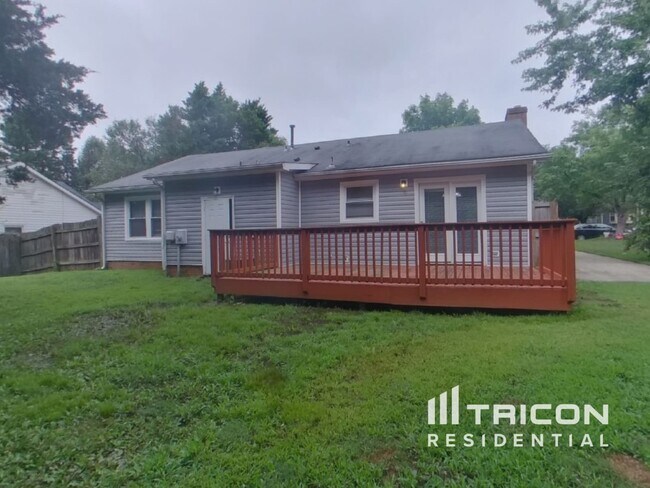 Building Photo - 4000 Coopersdale Rd