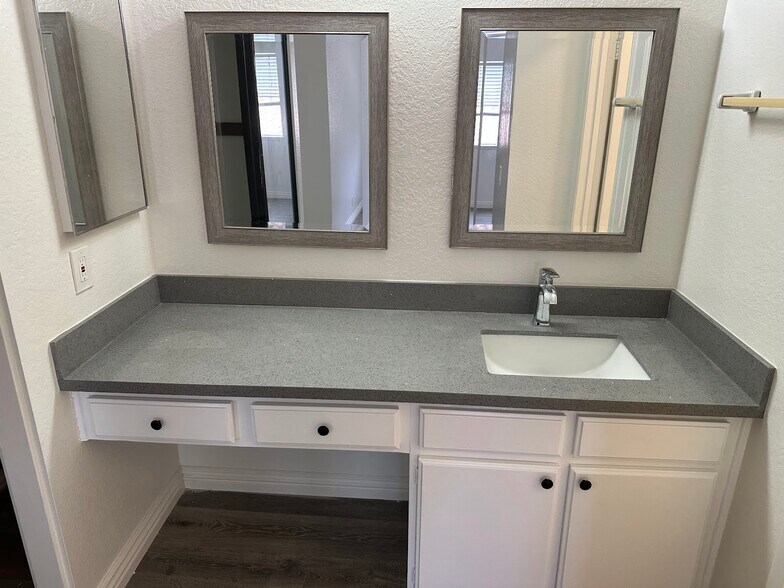 Building Photo - 9742 Willow Wood Dr