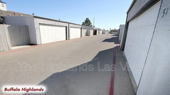 Building Photo - 5354 S Lindell Rd