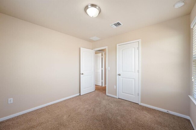 Building Photo - 231 Northern Flicker St