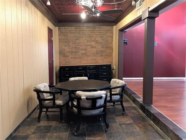 Building Photo - 1527 Wolf Run