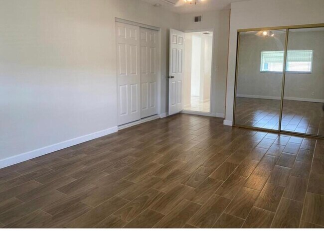 Building Photo - 1230 SE 14th Dr