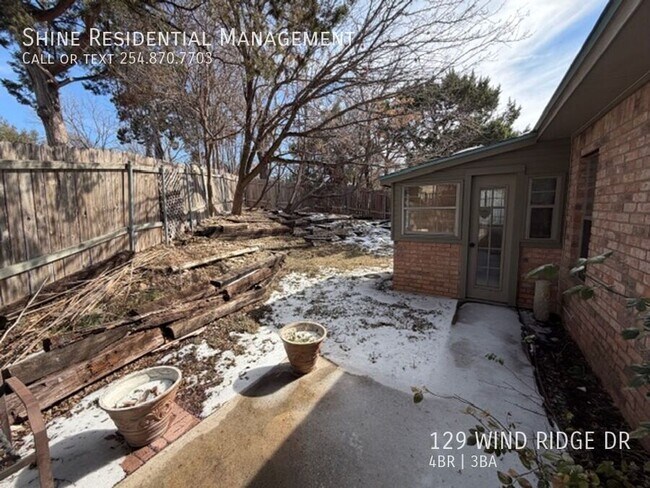 Building Photo - 129 Wind Ridge Dr