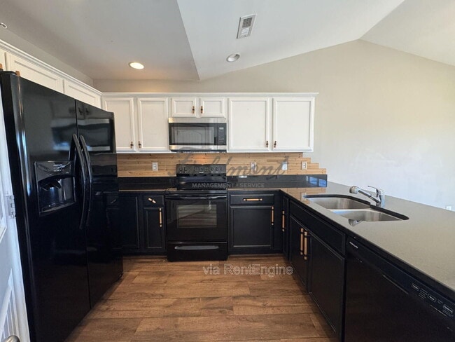 Building Photo - 116 Veranda Cir