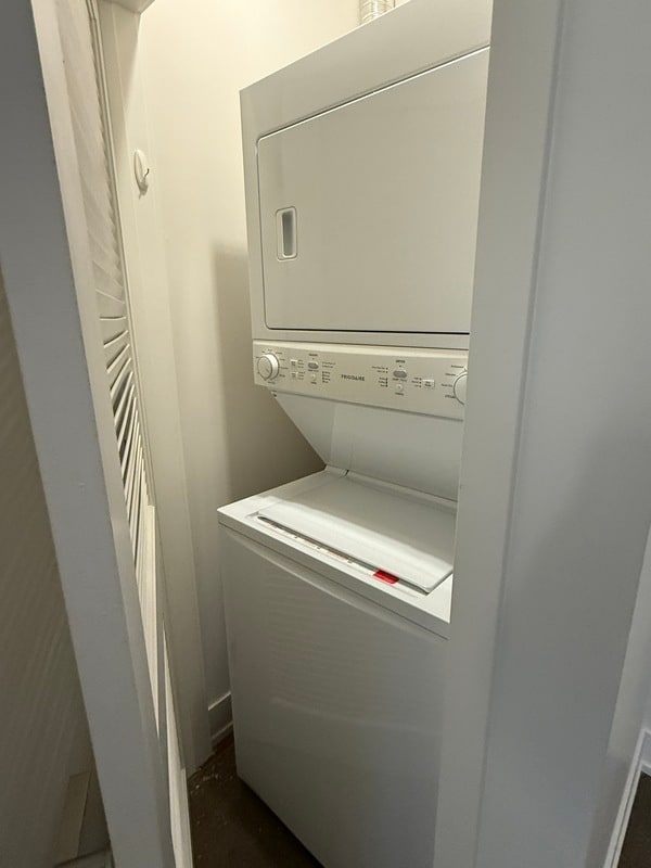 Building Photo - 28 E Adams St