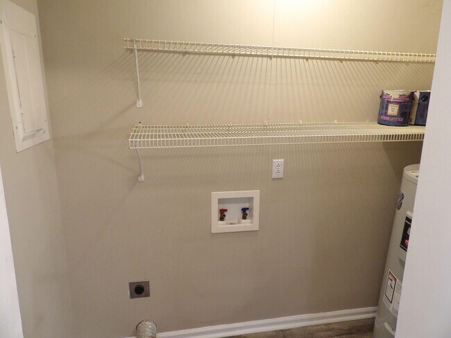 Building Photo - 176 Landings Dr