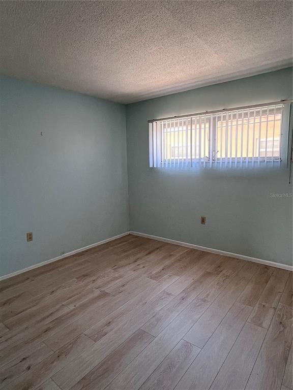 Building Photo - 509 W Venice Ave