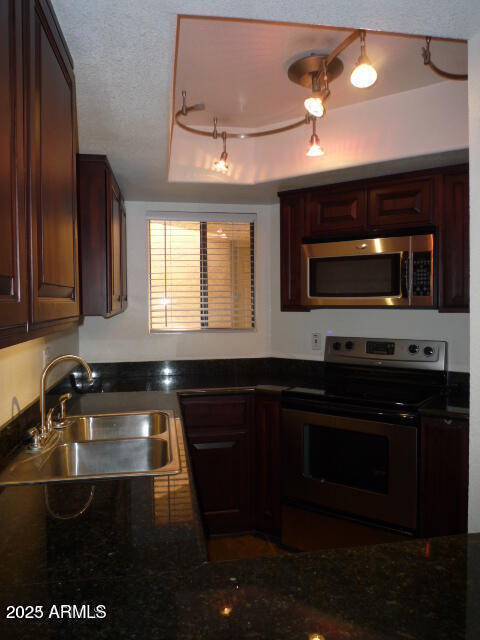 Building Photo - 935 N Granite Reef Rd