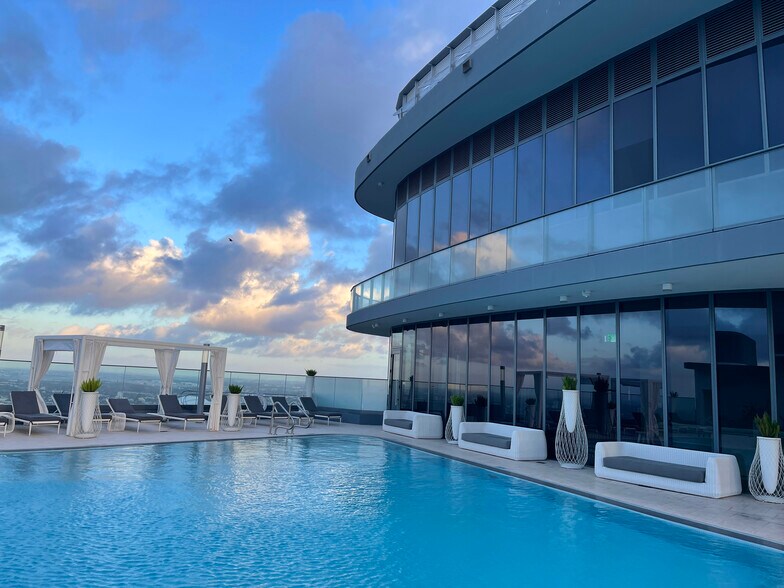 Building Photo - 1000 Brickell Plz