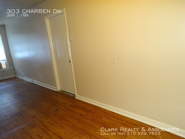 Building Photo - 303 Charben Dr., San Antonio, TX. 78237