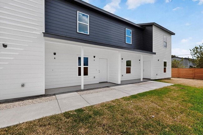Building Photo - 6909 Wentworth Dr