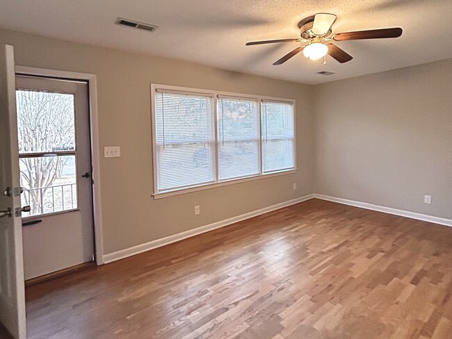 Building Photo - 408 Lynette Dr