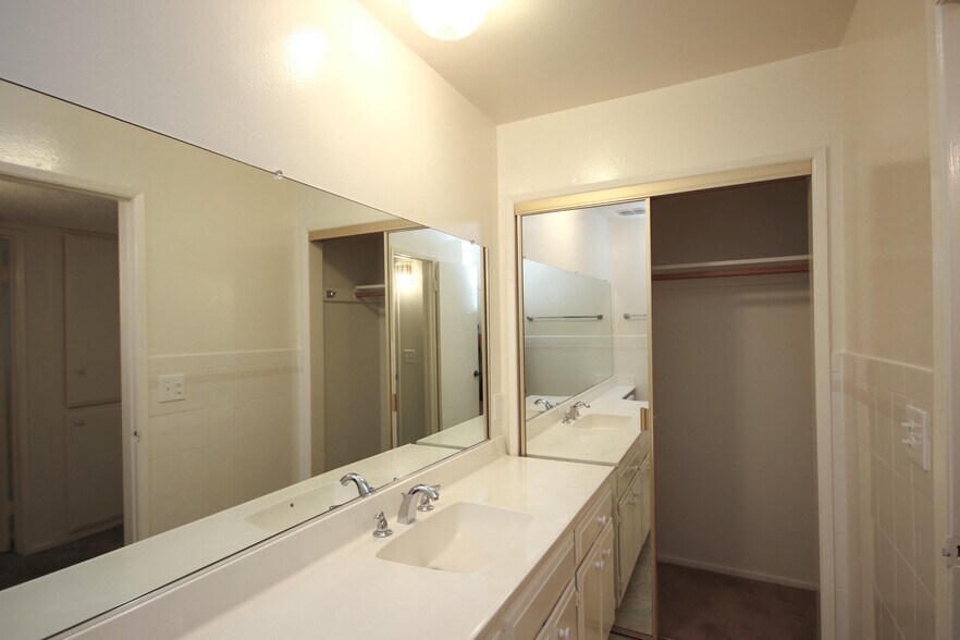 Building Photo - 420 S Madison Ave