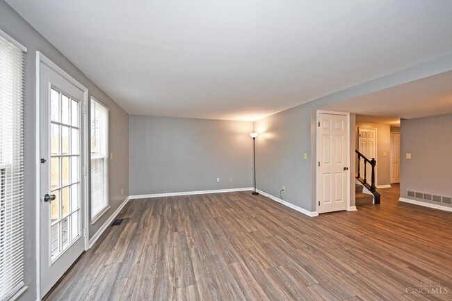 Building Photo - 920 Woodlyn Dr N