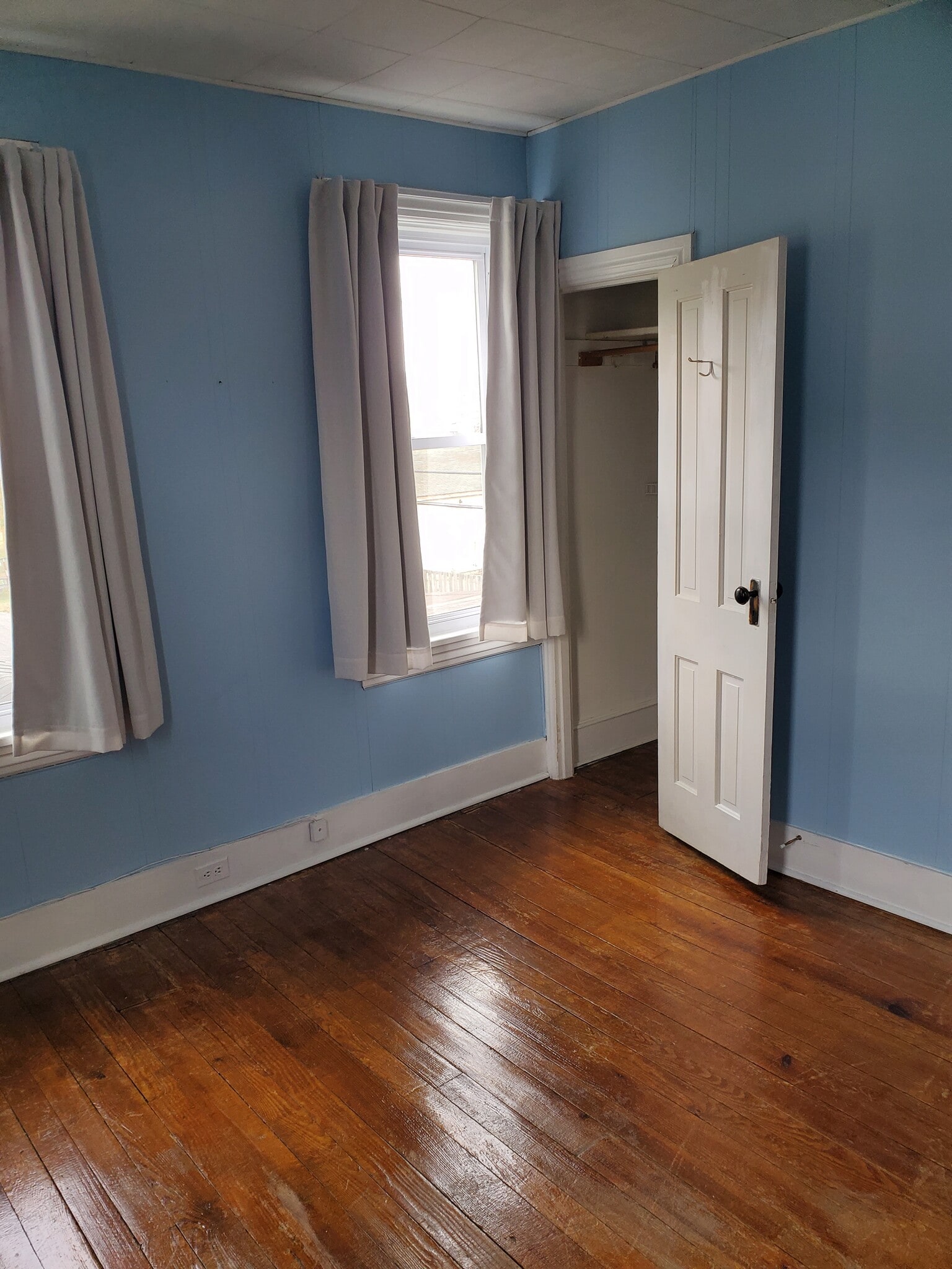 Back bedroom small closet - 507 W Mahoning St