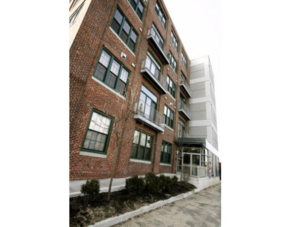 Building Photo - 43 Charlton St