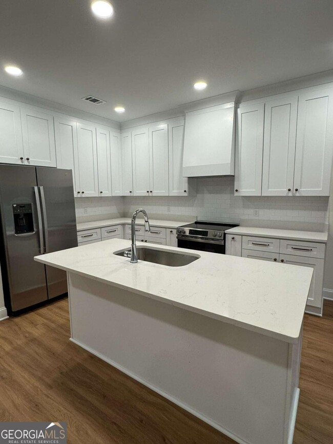 Building Photo - 350 Rucker Ln