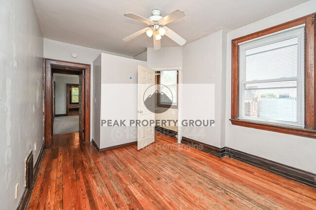 Building Photo - 2125 W Clifton Ave