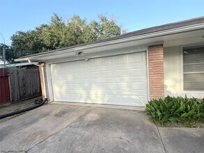 Building Photo - 11119 Atwell Dr