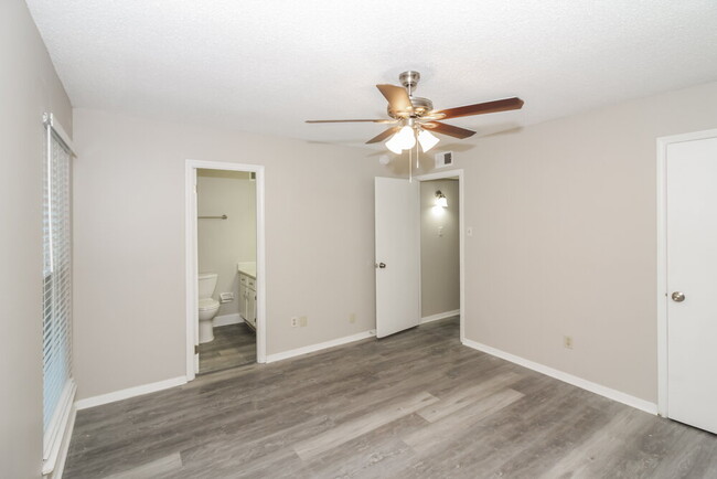 Building Photo - 2656 Harlingen Dr