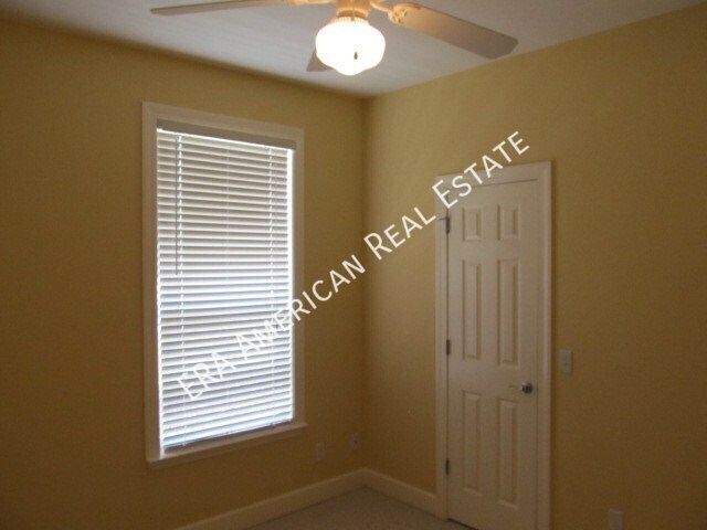 Building Photo - 26 Village Ln