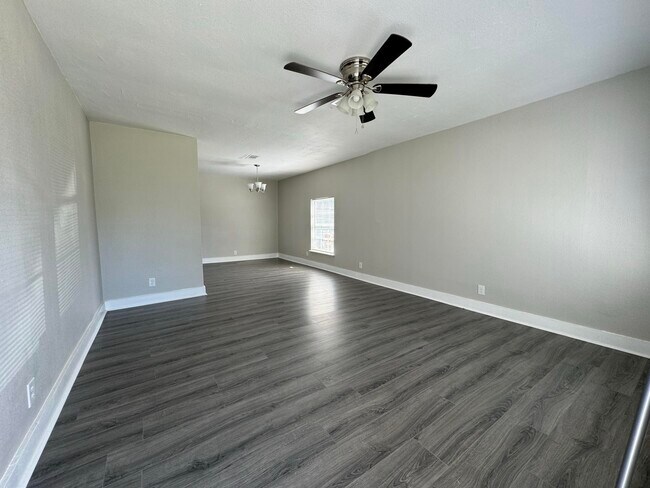 Building Photo - 8708 Lanewood Dr