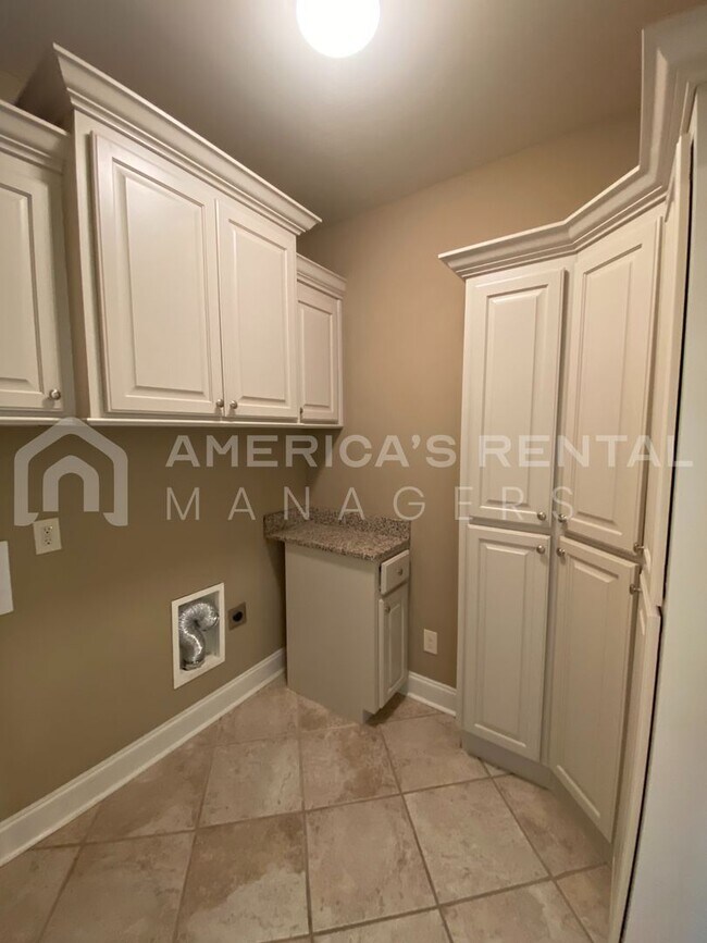 Building Photo - 4230 Lochshire Ln