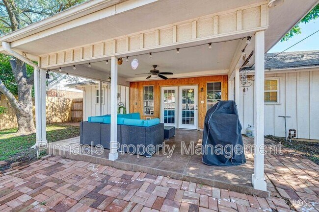 Building Photo - 3108 Oak Forest Dr