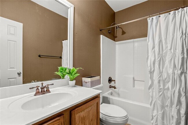 Building Photo - 2800 Mission Tejas Dr