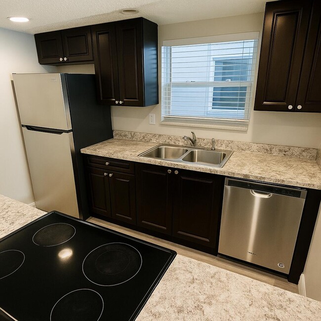 Building Photo - 716 SW 81st Ave