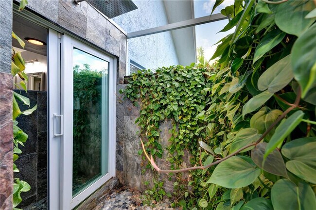 Building Photo - 2711 Boone Dr