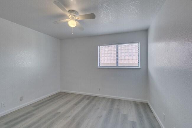 Building Photo - 6987 Mendon Ln