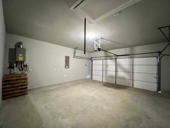 Building Photo - 9503 Crescent Mill Dr