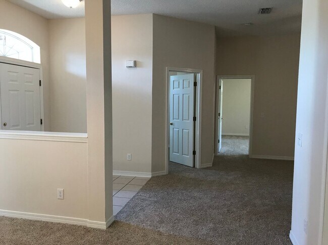 Building Photo - 2642 Hidden Creek Dr