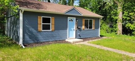 Building Photo - New Rehabbed home close to the train and t...
