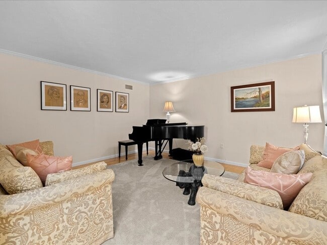 Building Photo - 6 Wood St