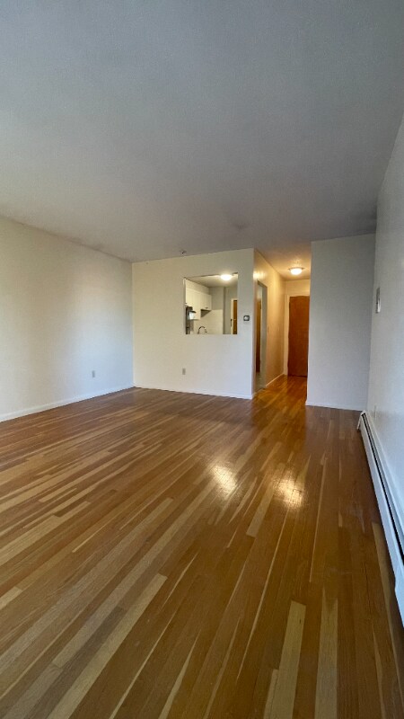 Building Photo - 250 Spring St