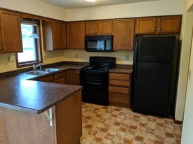 Building Photo - 1465 Whispering Ct