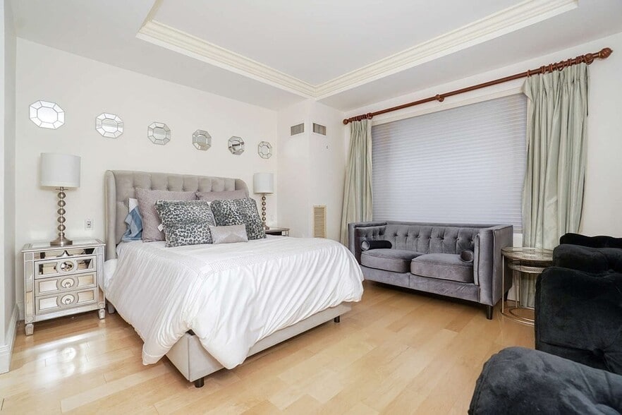 Primary Photo - 1 Huntington Ave