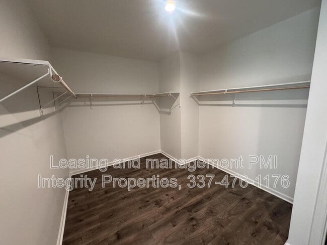 Building Photo - 204 Verger Dr