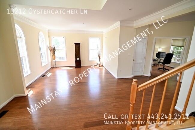 Building Photo - Immaculate 5 Bedroom SFH W/ Private Deck &...