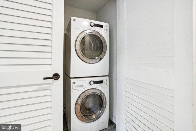 Building Photo - Welcome to this Modern 2BR/2BA condo located in Brookland